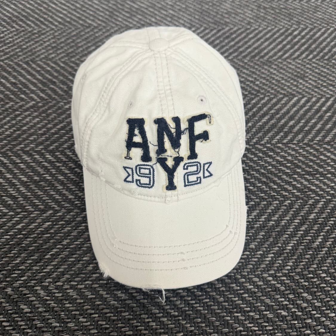 아베크롬비 앤 피치 Y2K 화이트 볼캡 상품이미지1