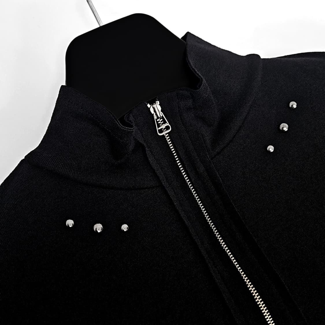 Giko 피어싱 리벳 컷 하프 슬리브 니트 (black) 상품이미지1