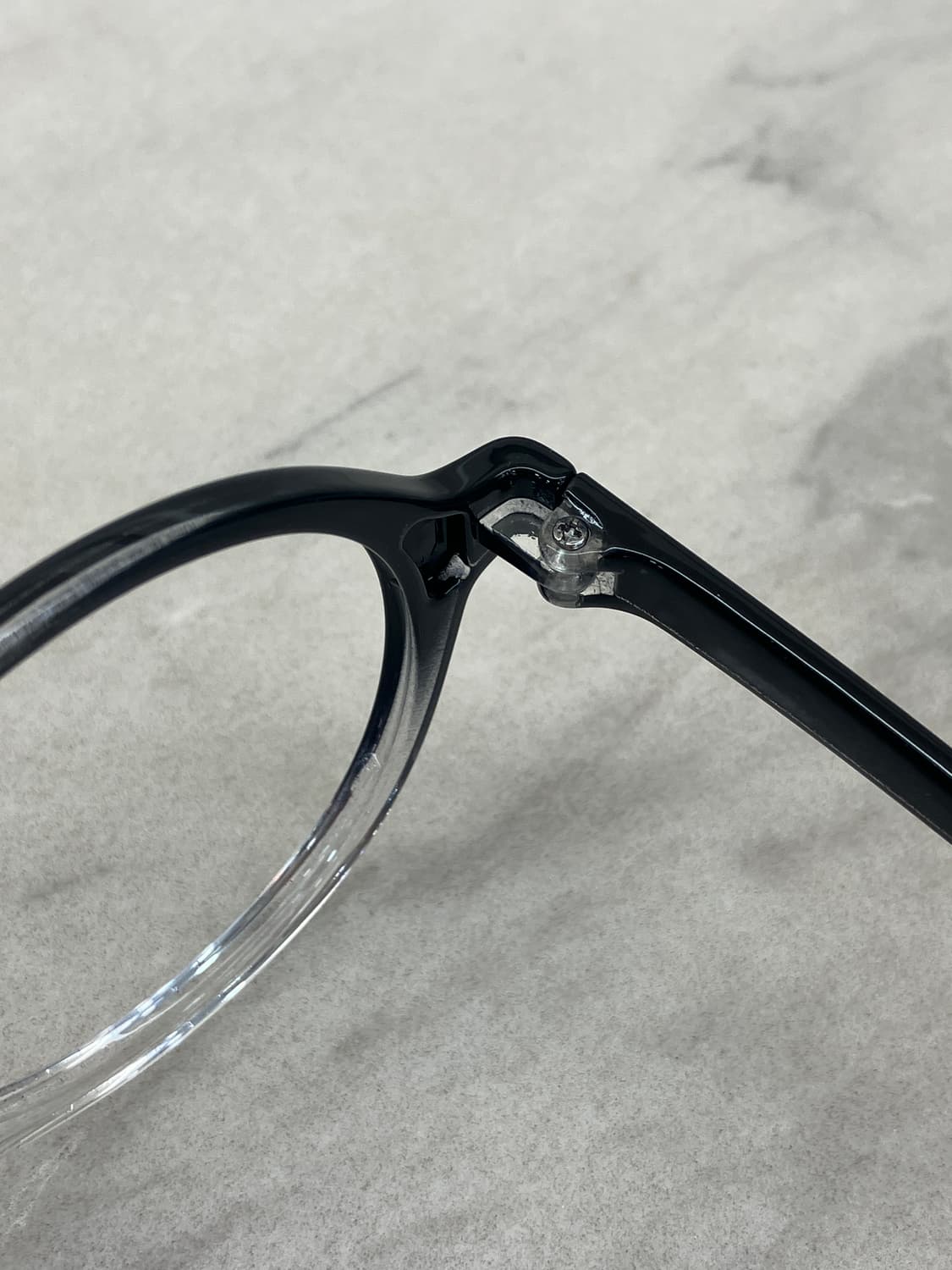 오앤씨 ONC 블랙클리어 반무테 쉐입 라운드 뿔테 안경 상품이미지3