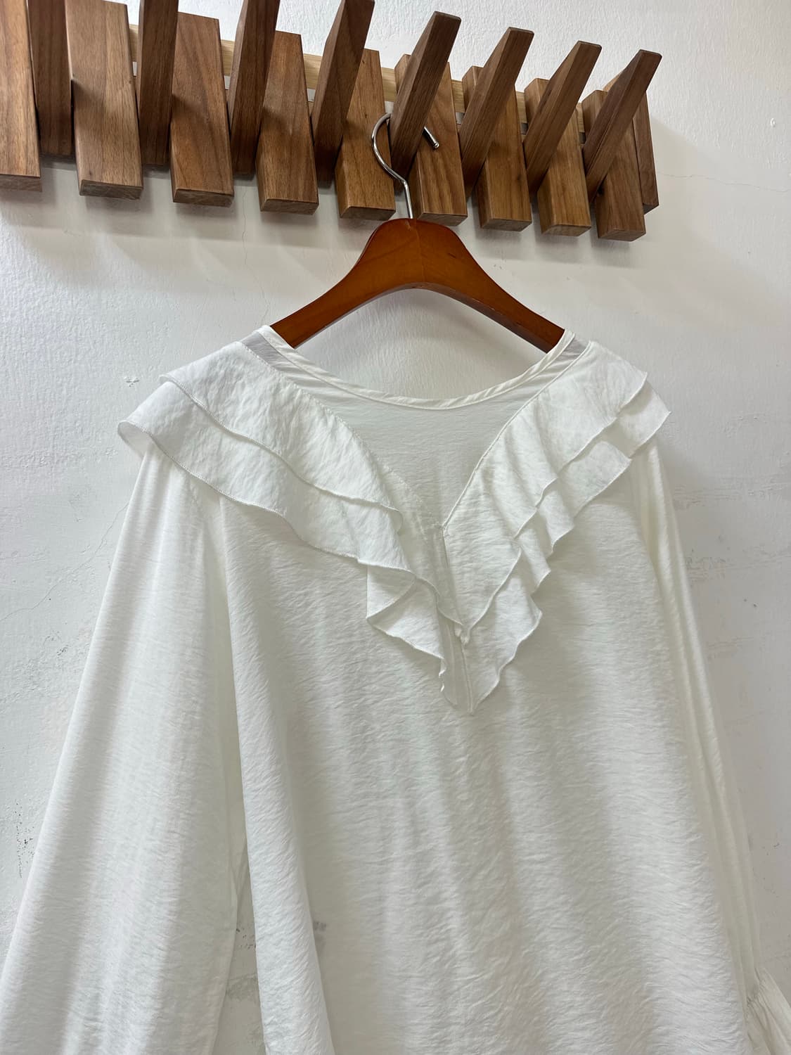 일본빈티지 러플 리본 프론트 버튼 디테일 슬릿 블라우스 상품이미지6