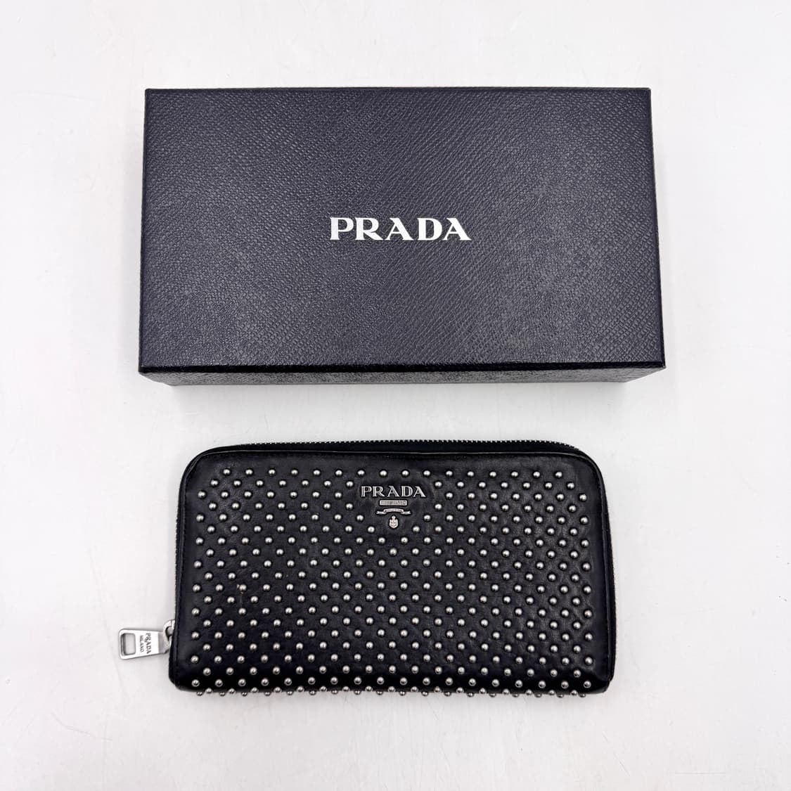 프라다 스터드 장지갑 상품이미지1