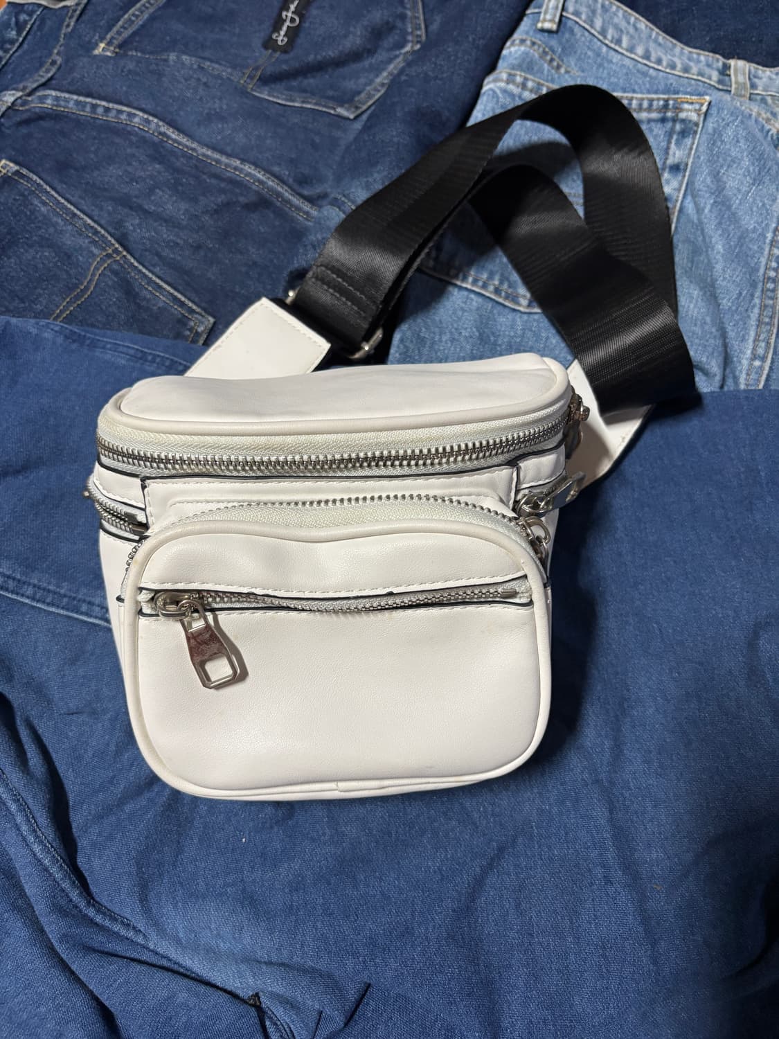 basic white cross leather bag 상품이미지1