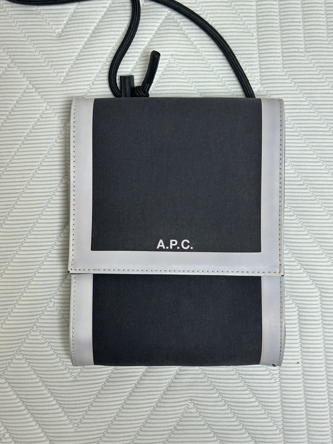 A.P.C 아페쎄 크로스백 상품이미지1