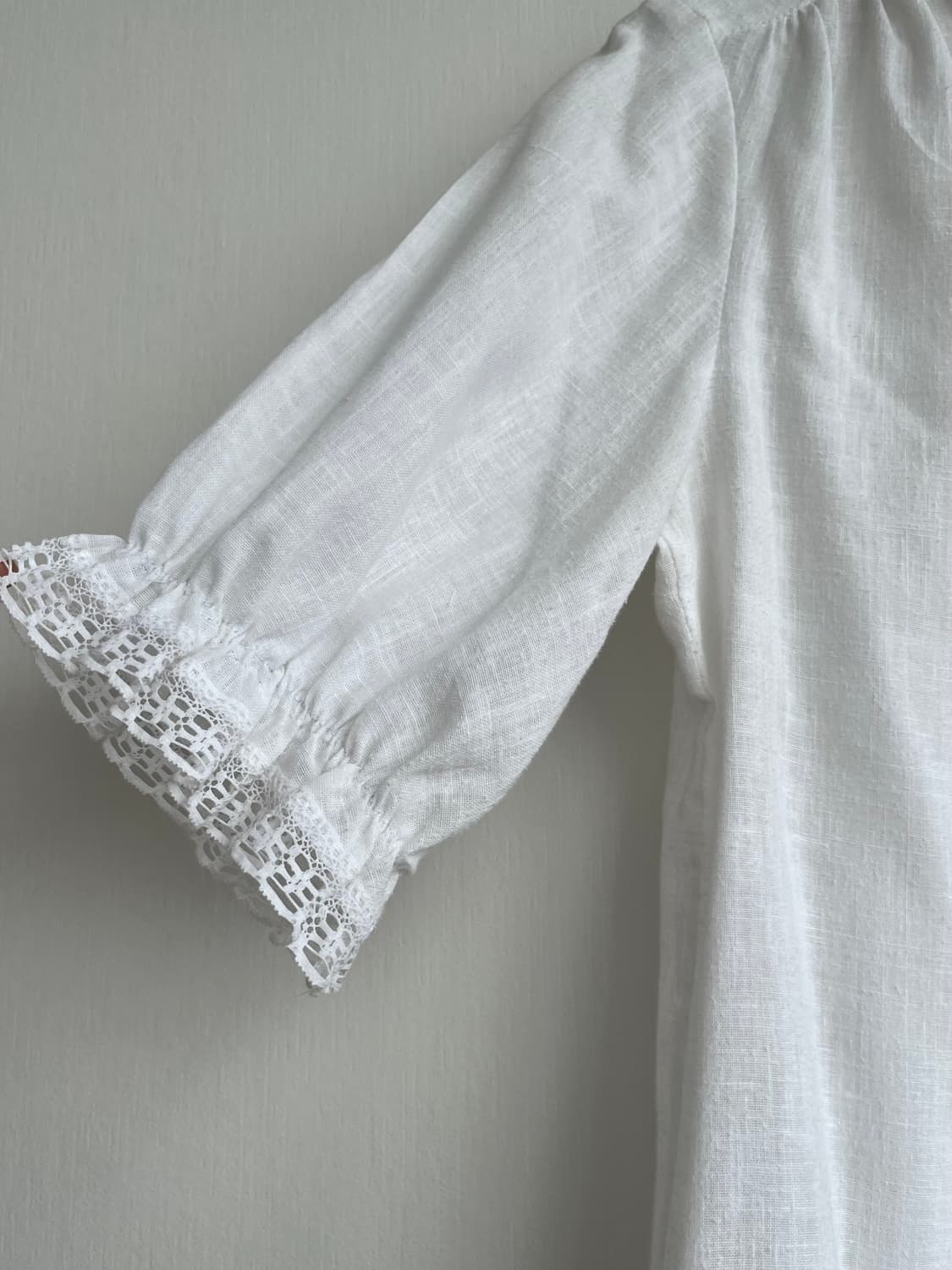 *SALE) 퓨어 레이스 리본넥 린넨 블라우스 상품이미지3