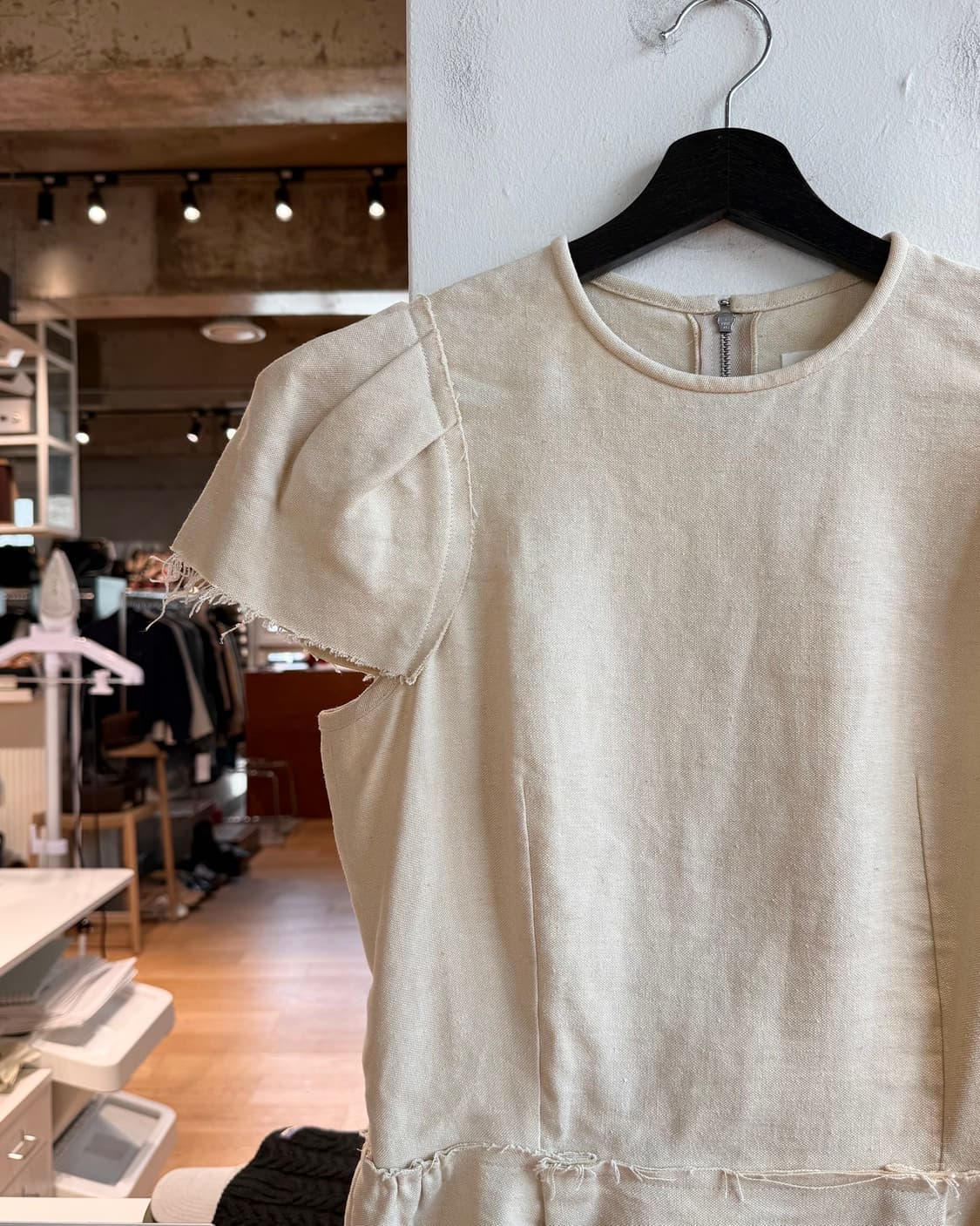 이자벨마랑 베이지 린넨 하프 블라우스  상품이미지4