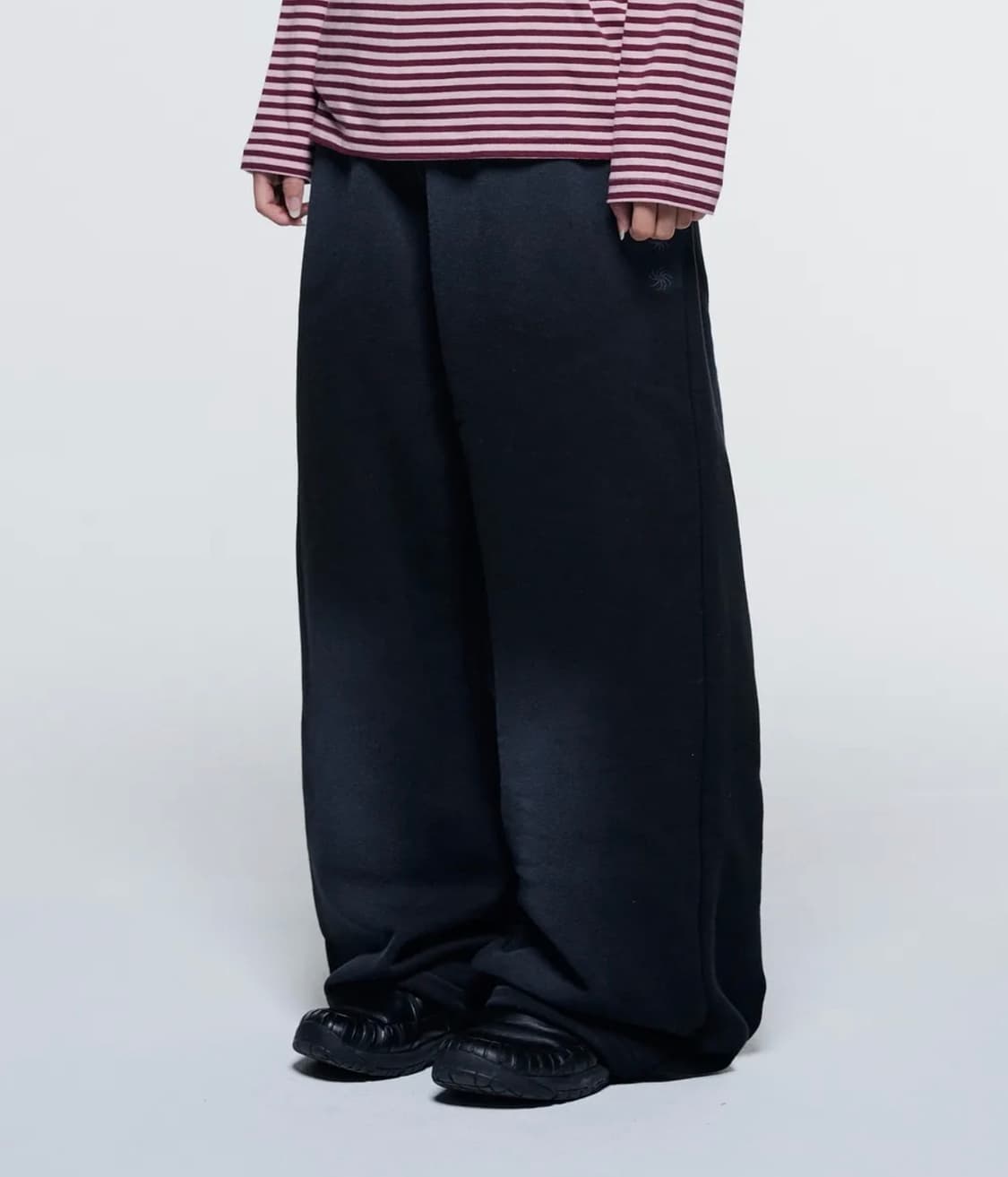 더콜디스트모먼트 flower washed sweat pants 상품이미지1