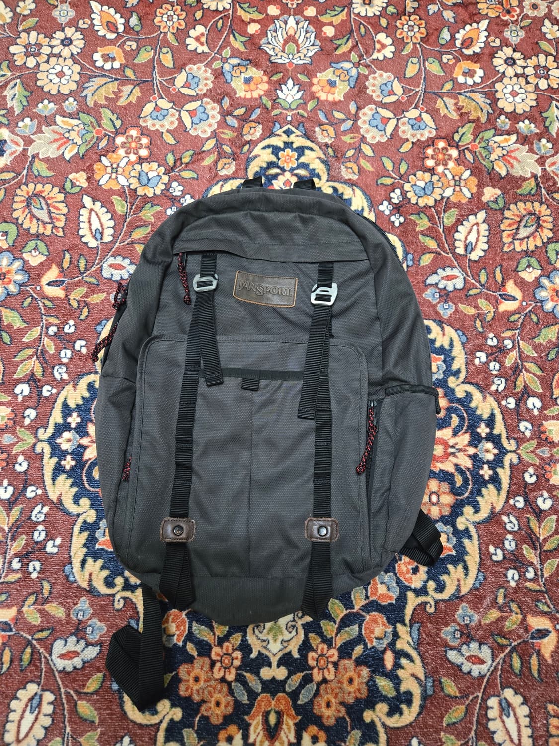 [JANSPORT] 잔스포츠 아웃사이드 스모크 시그널 - 다크 그레이 상품이미지1