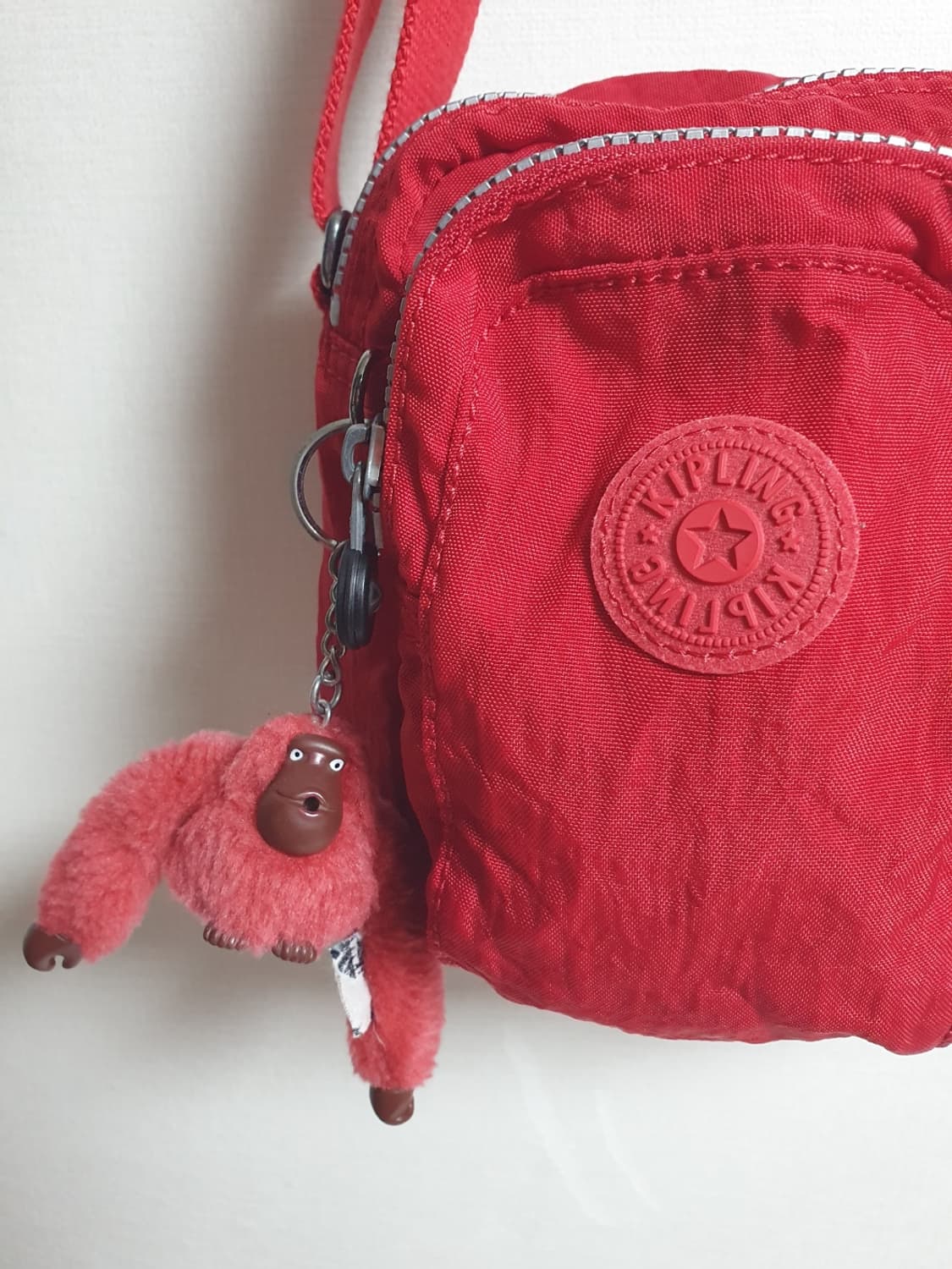 키플링 FLEA 레드 크로스백 바이브 미니 숄더백  상품이미지4
