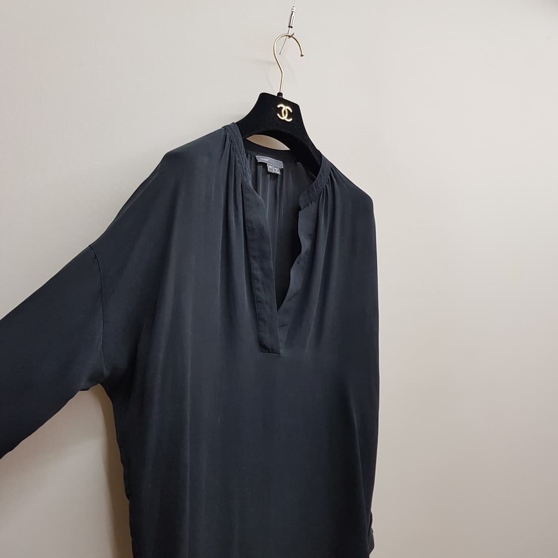 빈스 실크 100 미니멀 블라우스 XS사이즈 상품이미지4