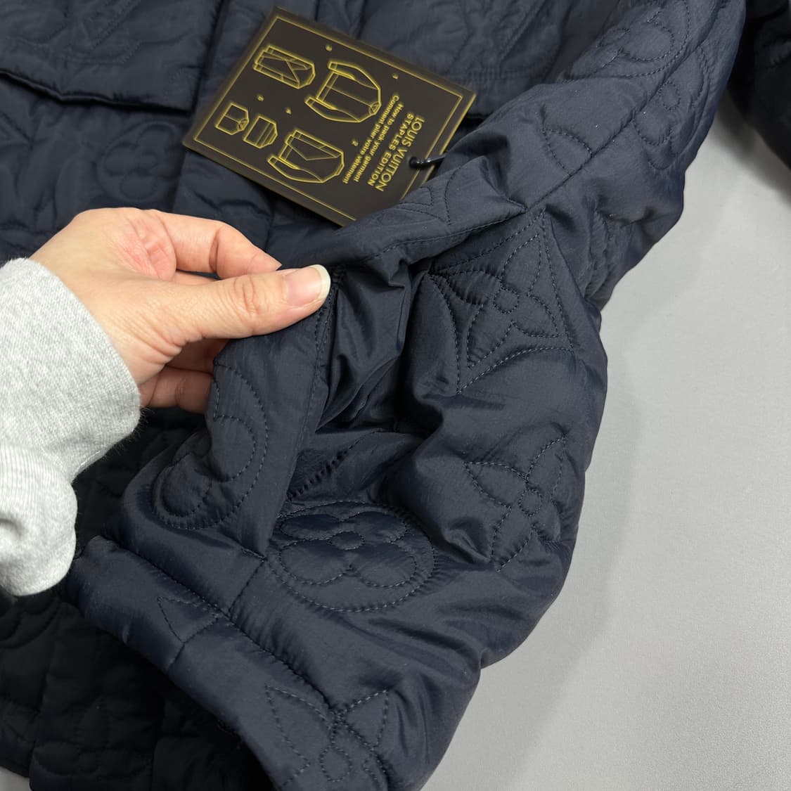 루이비통 모노그램 패디드 라이트 블루종 52 상품이미지7