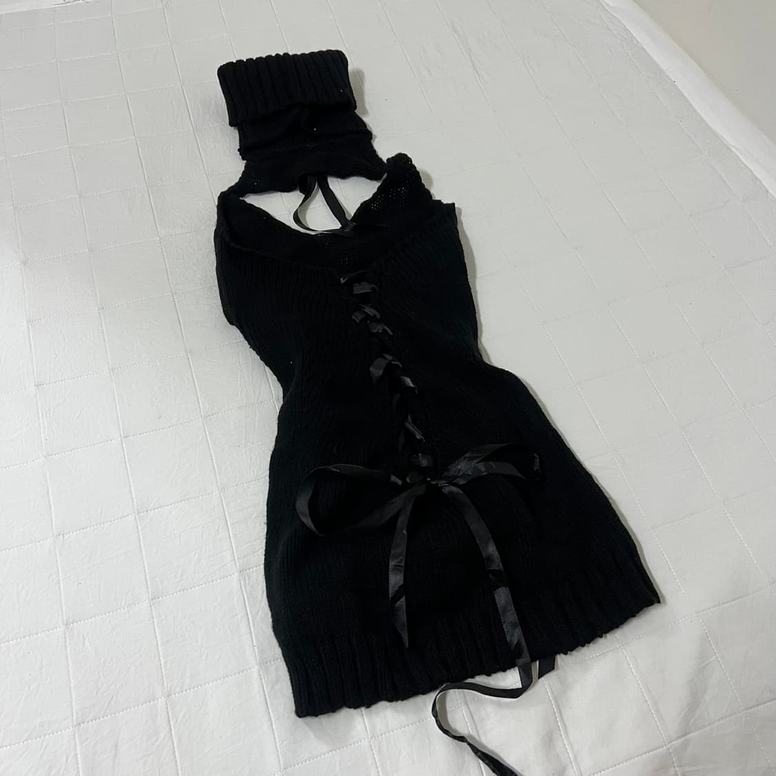 black high-neck eyelet knit slip top  상품이미지2