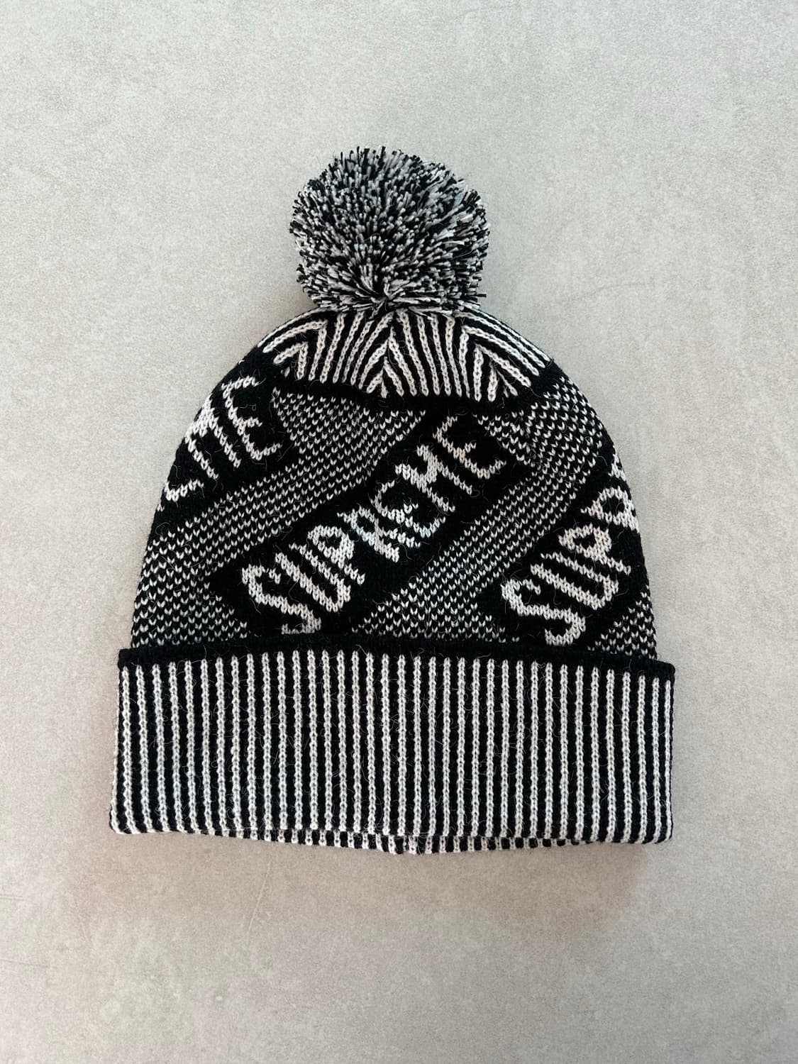 슈프림 배너 비니 상품이미지1