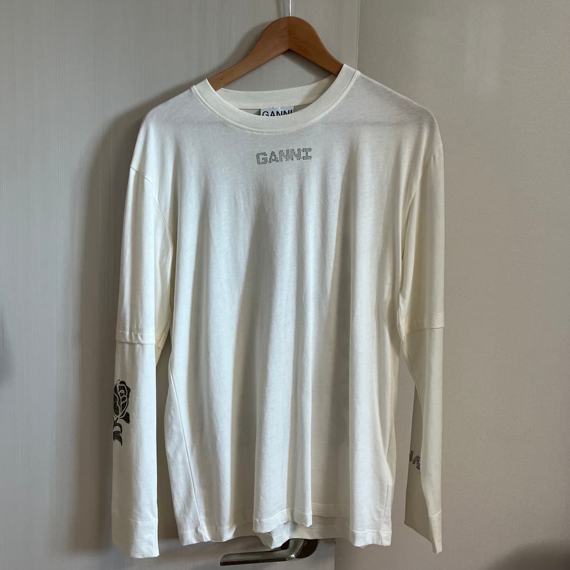 (새상품) 긴팔티 상품이미지1