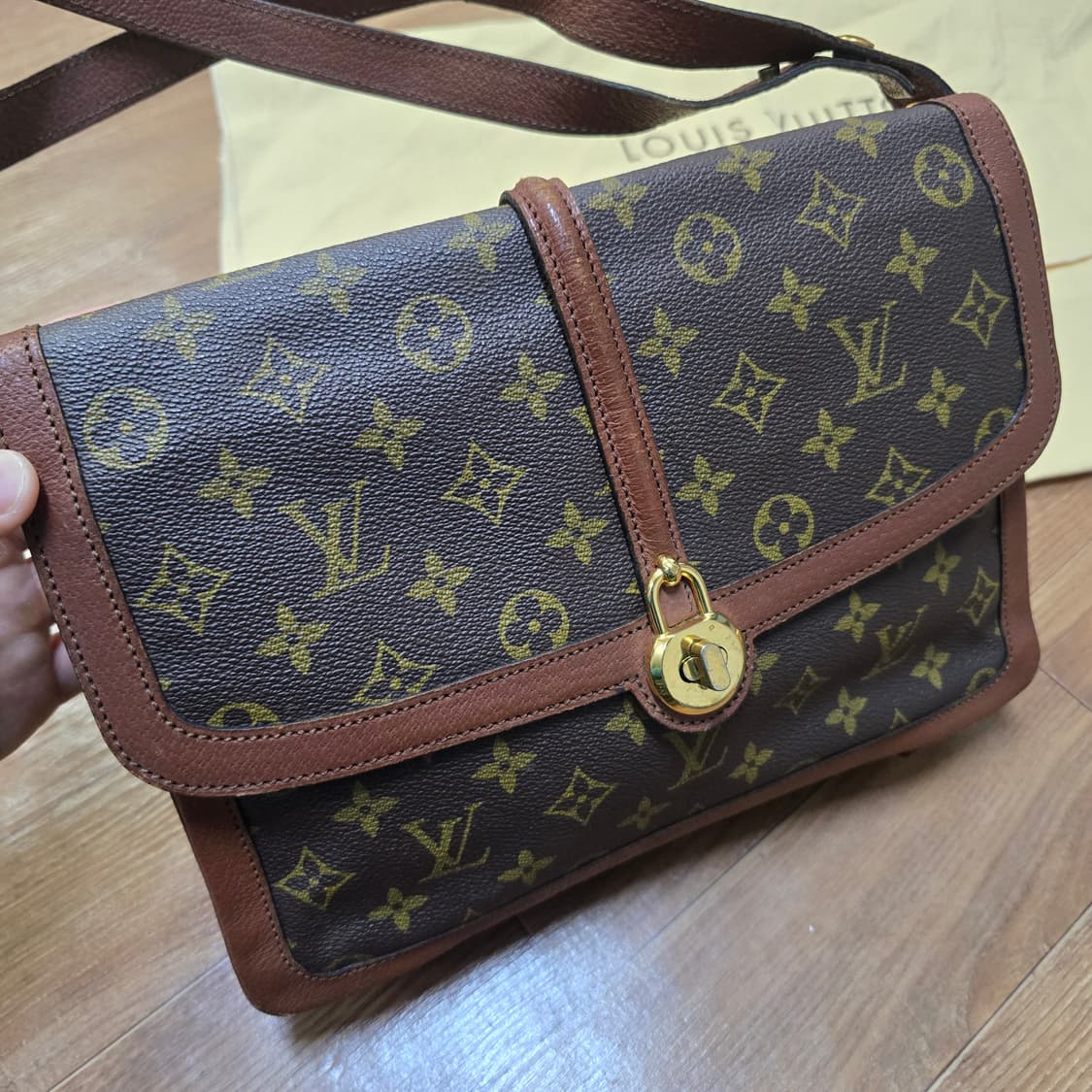 LOUIS VUITTON 루이비통  숄더백 정품 상품이미지3