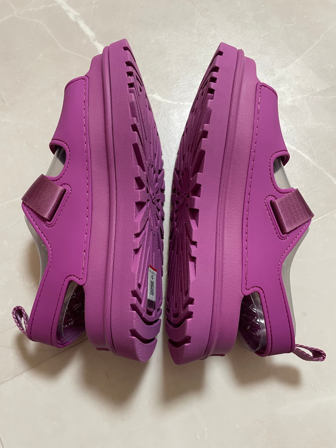 어그 골든글로우 키즈샌들 220 상품이미지4