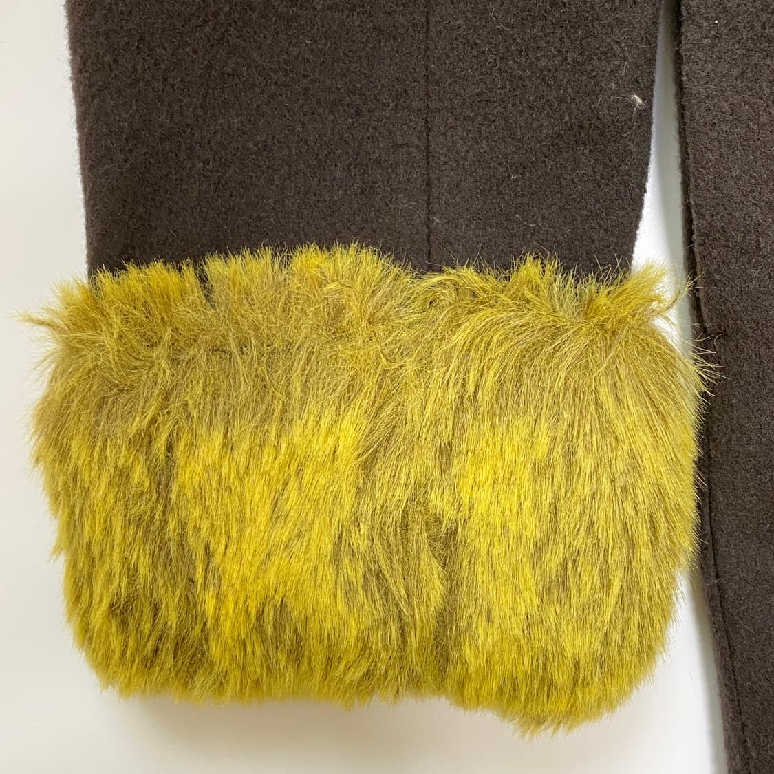 mady club 옐로우 퍼 트리밍 브라운 코트 상품이미지4