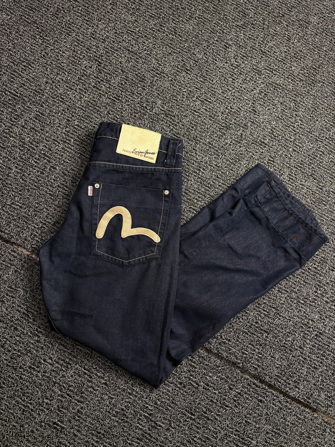 에비수 엔지니어드 Y2K 자수 생지 데님 커브드 팬츠 2010 상품이미지1