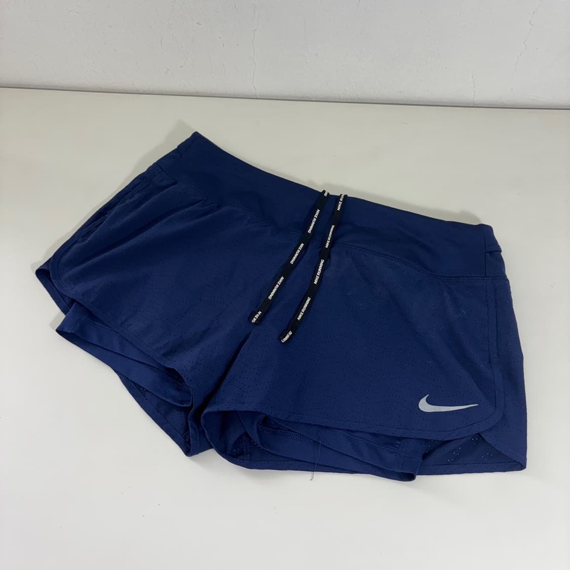 우먼L 나이키런닝 네이비 와이드핏 DRI-FIT 폴리 런닝쇼츠 상품이미지1