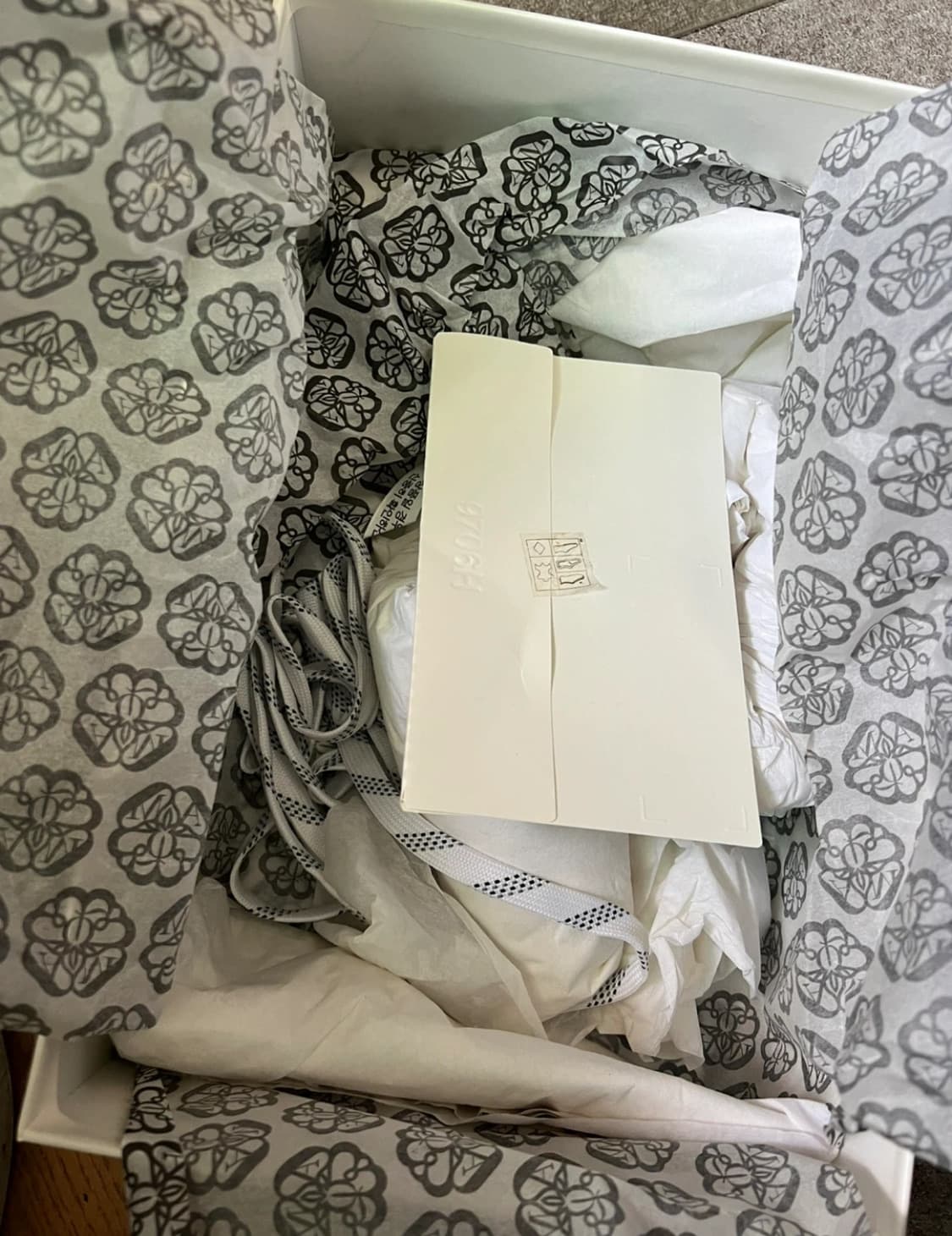 [43] 알렉산더맥퀸 오버솔 스니커즈 화이트 블랙 상품이미지5