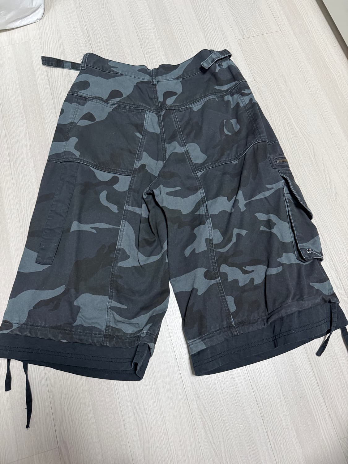 LAYERED CARGO BERMUDA SHORTS 2.0 (CAMO) 상품이미지4