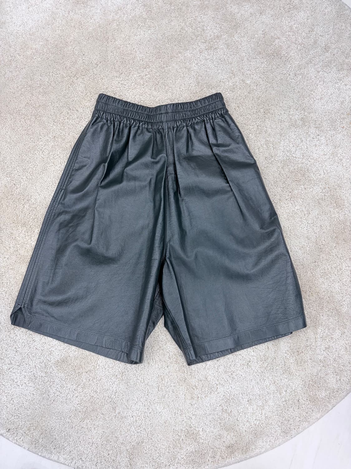 보테가베네타 램스킨 가죽 반바지 / 밴딩 버뮤다쇼츠 상품이미지1