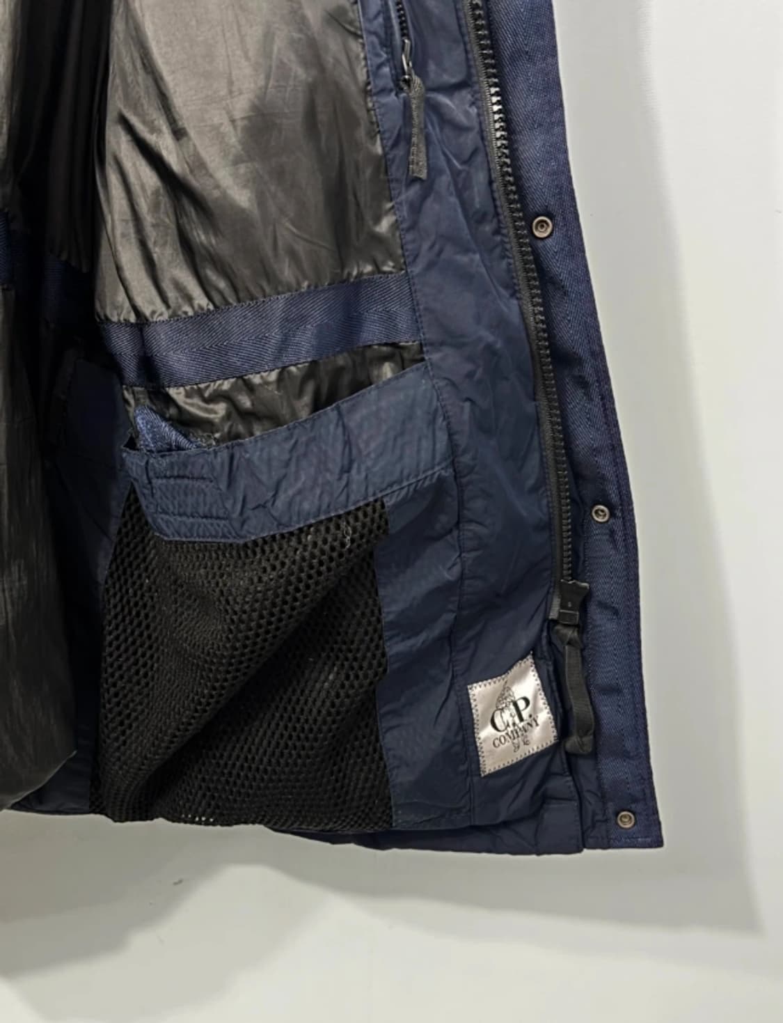 CP컴퍼니 고글 패딩 다크네이비 105 상품이미지8