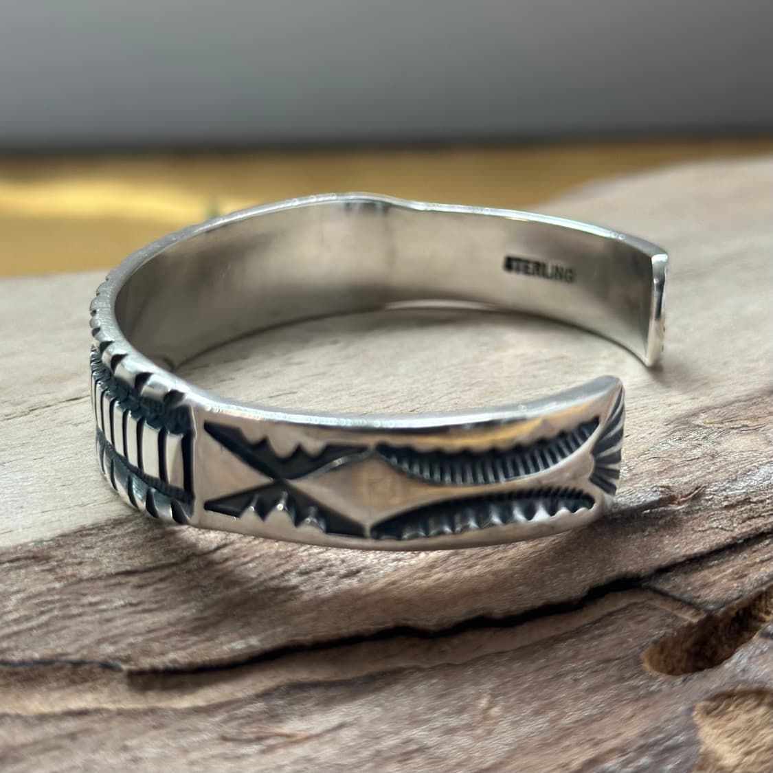 [네이티브 아메리칸] Jerrold Tahe 스탬프 헤비 커프 상품이미지2