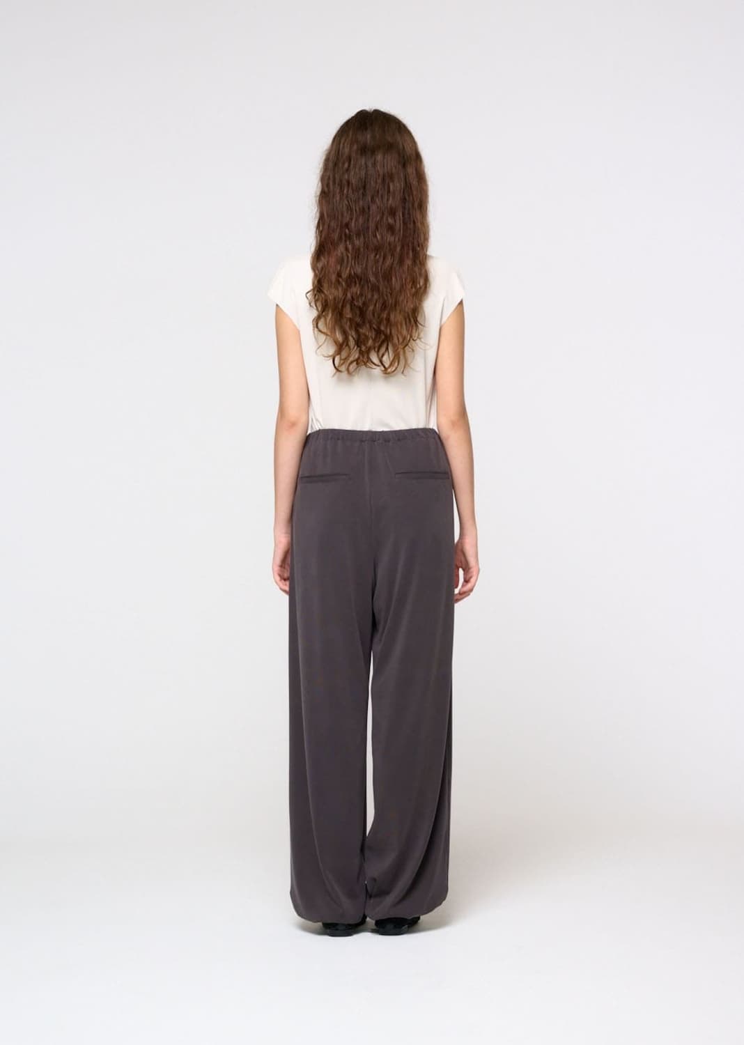 아모멘토 easy banding pants 차콜 S 새제품 상품이미지3