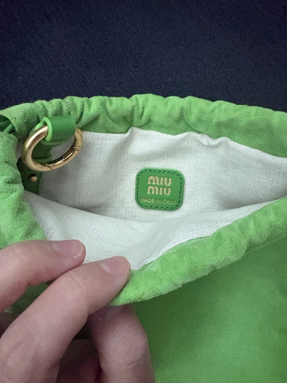 미우미우 스웨이드 파우치백 상품이미지4