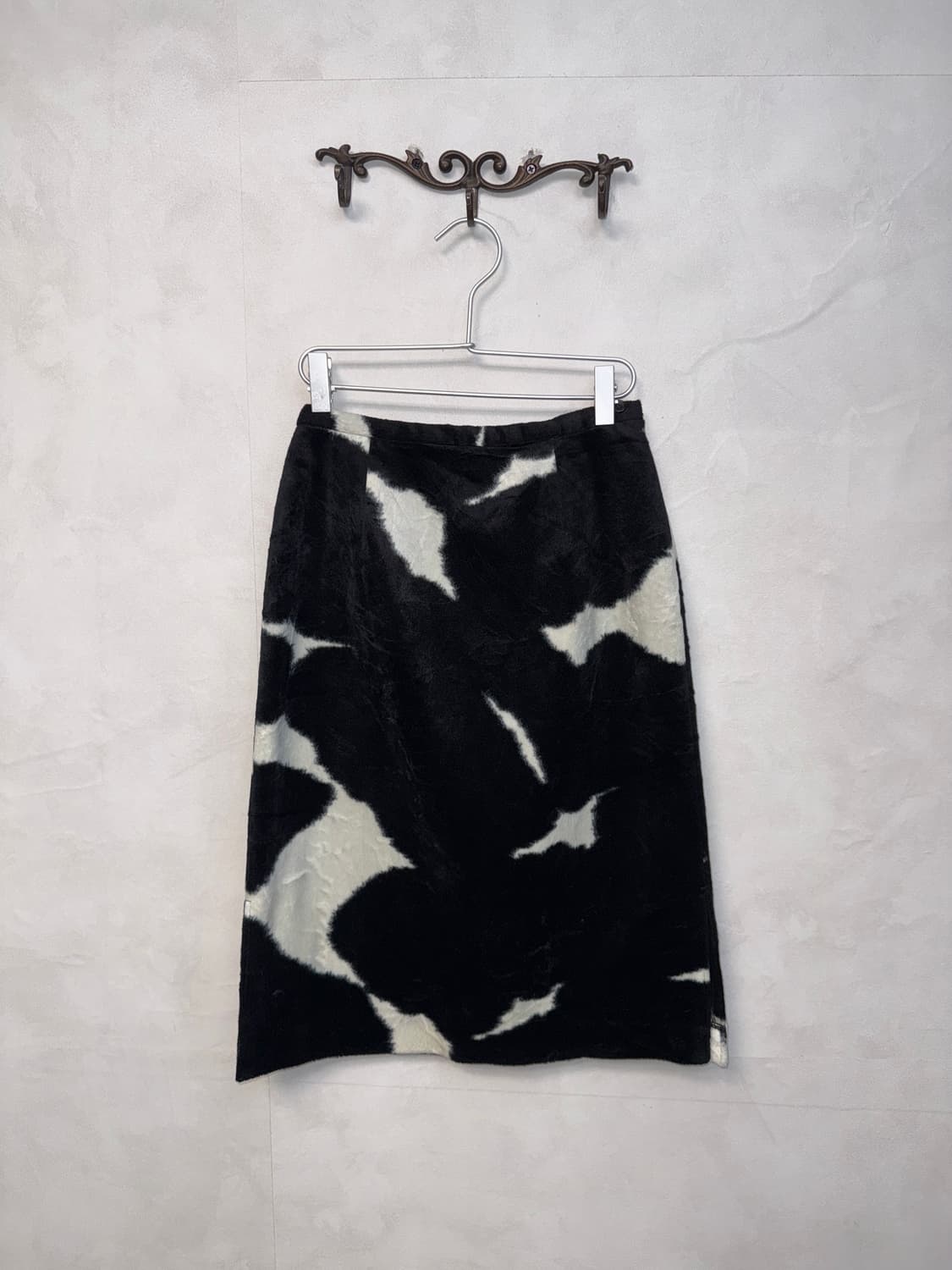 Black & white cow patterned fur slit sk 상품이미지1