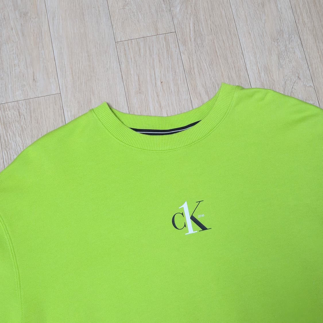L) 캘빈클라인 CK 형광 라임 맨투맨 상품이미지2