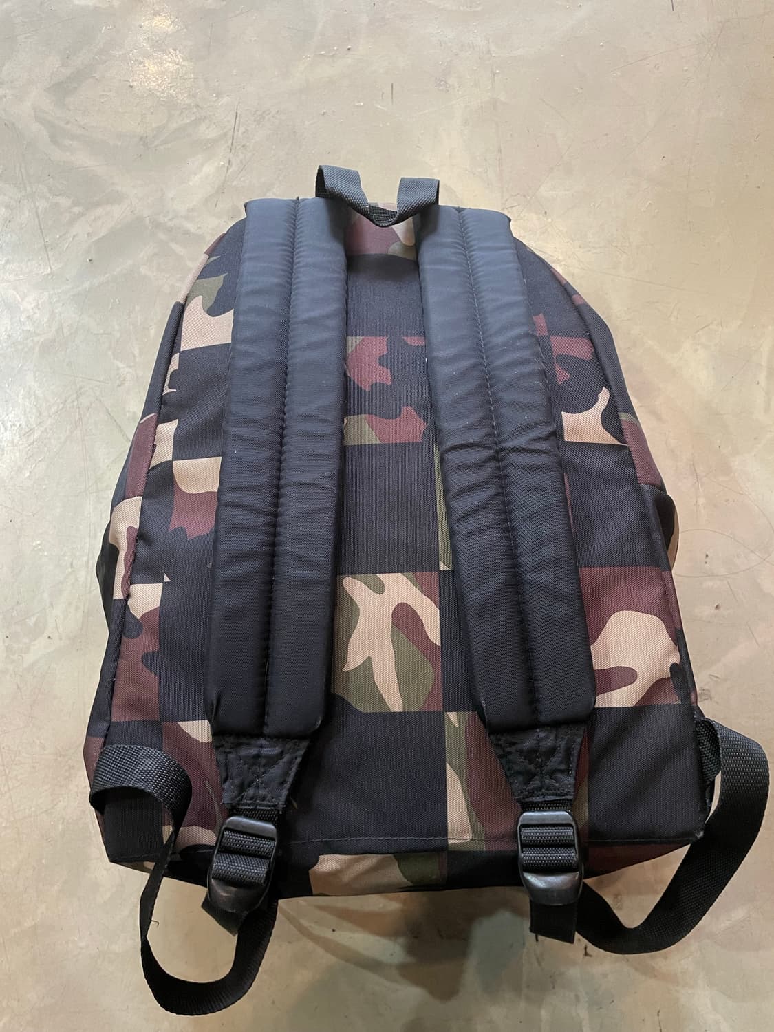 Eastpak 이스트팩 카모 백팩 상품이미지4