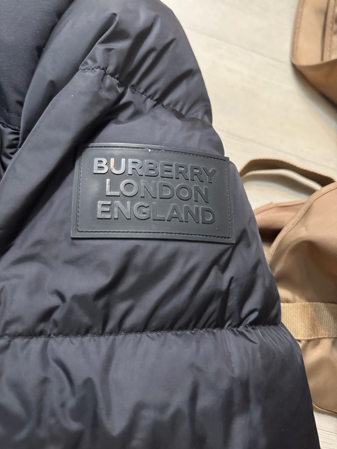 버버리 양면 패딩점퍼자켓 송민호 착용 상품이미지8