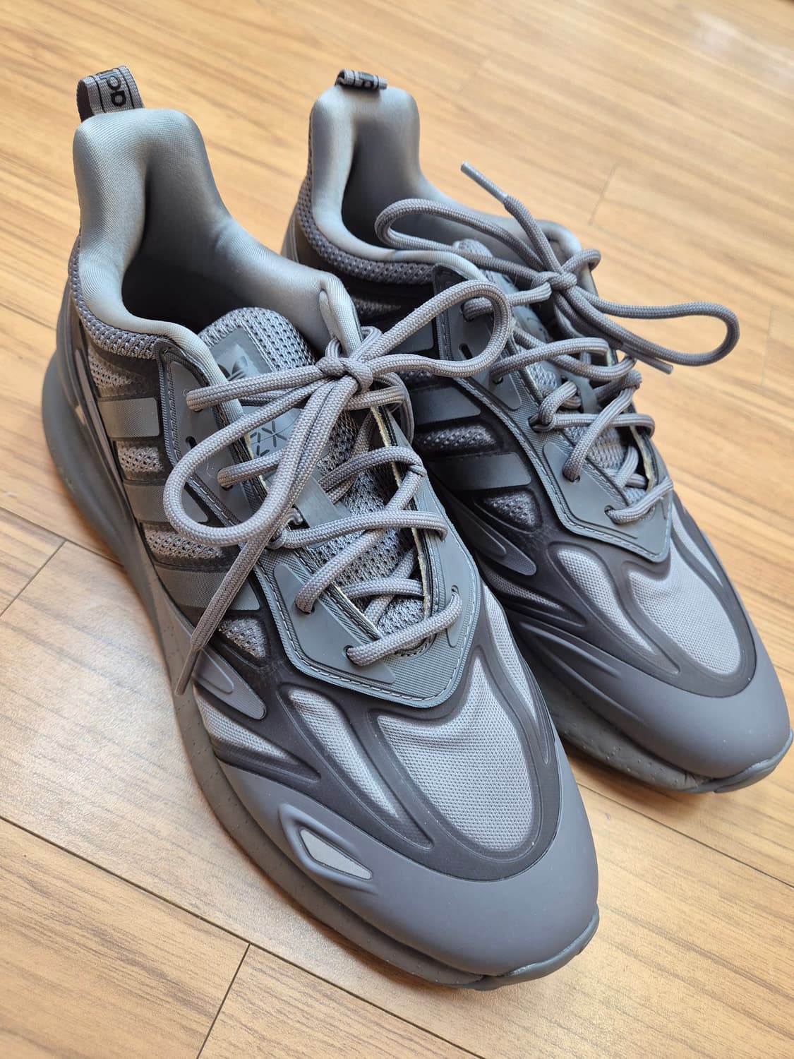아디다스 ZX 2K 회색 운동화 270mm 판매합니다. 실착 횟수 5회  상품이미지2