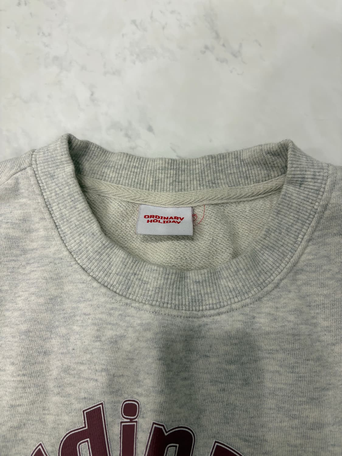 Ordinary Holiday 크롭 맨투맨 상품이미지2