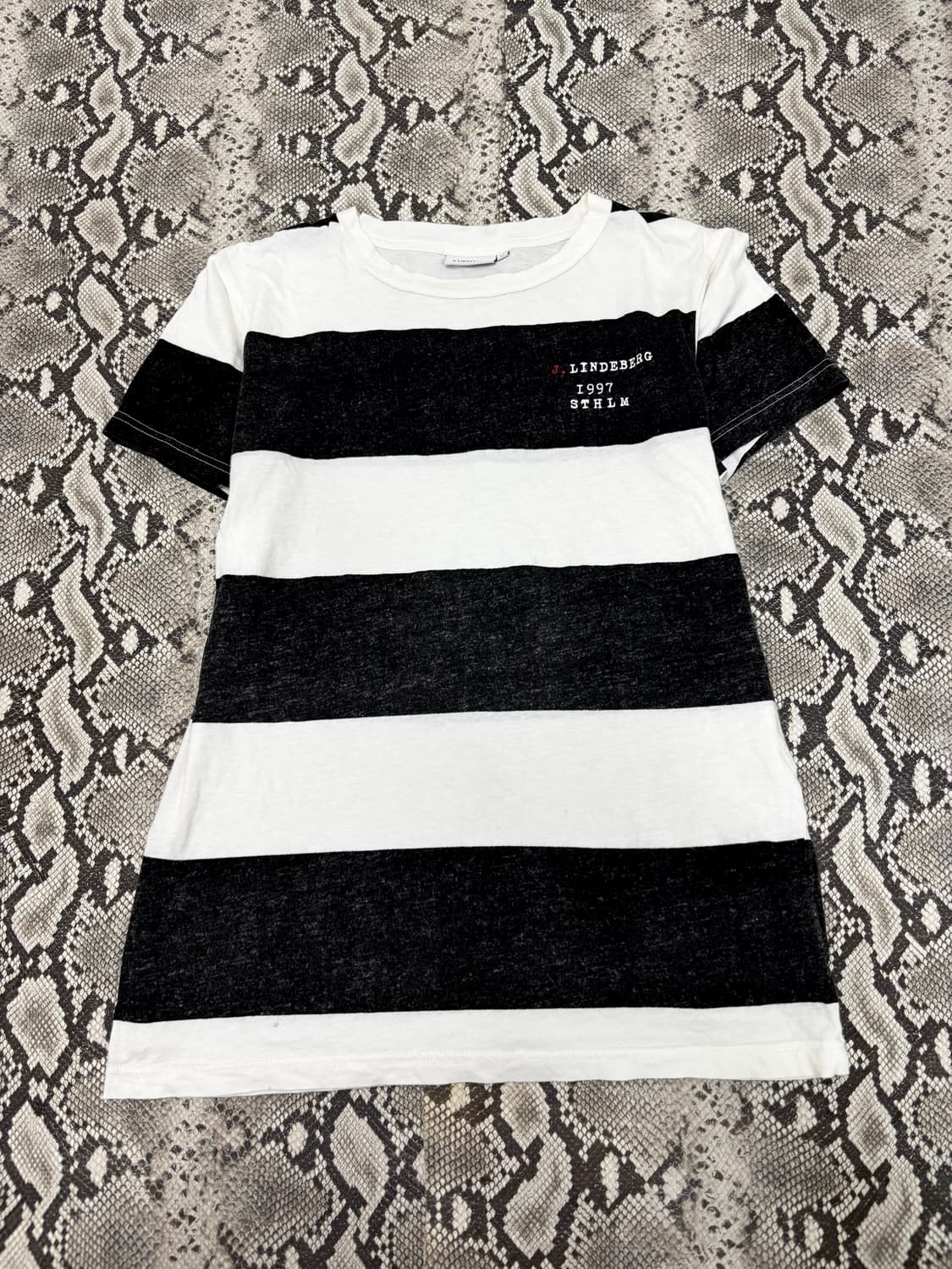 “Vintage” Y2K Stripe Tee Size  어깨/가슴/기장/ 상품이미지1