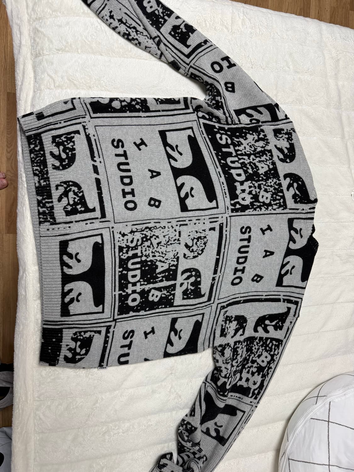 오베이 x 아이앱 스튜디오 스웨터 그레이 멀티 상품이미지3