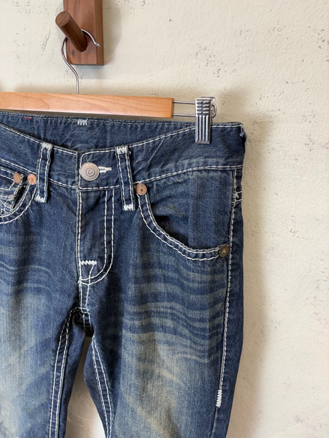 트루릴리전 빈티지 워싱 부츠컷 데님 상품이미지5