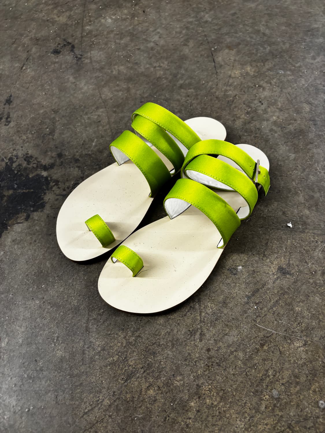 LOQ 라임색 멀티 스트랩 토링 샌들 38 (한국사이즈 245) 상품이미지4