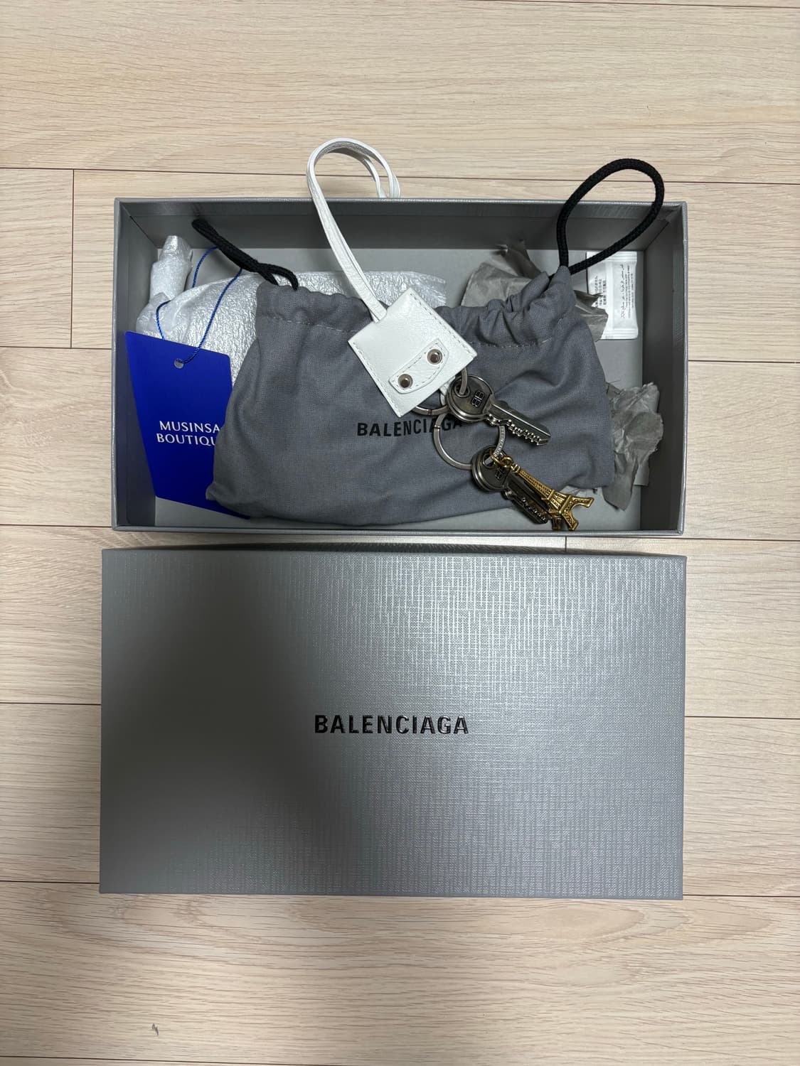 발렌시아가 25ss 르시티 참 에펠 키링 상품이미지1