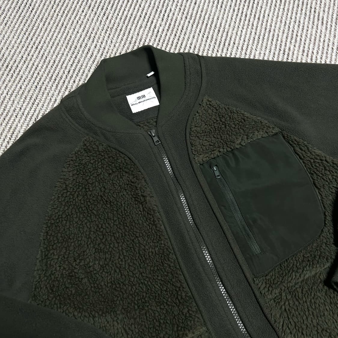 [L] Uniqlo 유니클로 x 화이트 마운티니어링 카키 후리스 자켓 상품이미지3