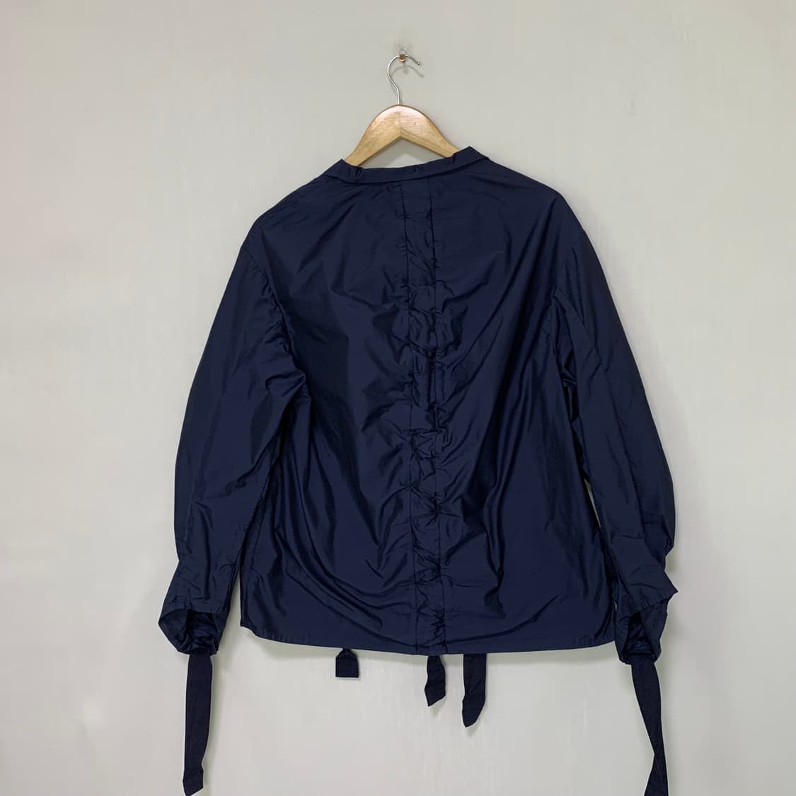 페라가모 아방가르드 셔링 디테일 오픈형 자켓 네이비 38 꼼데가르송st 상품이미지7