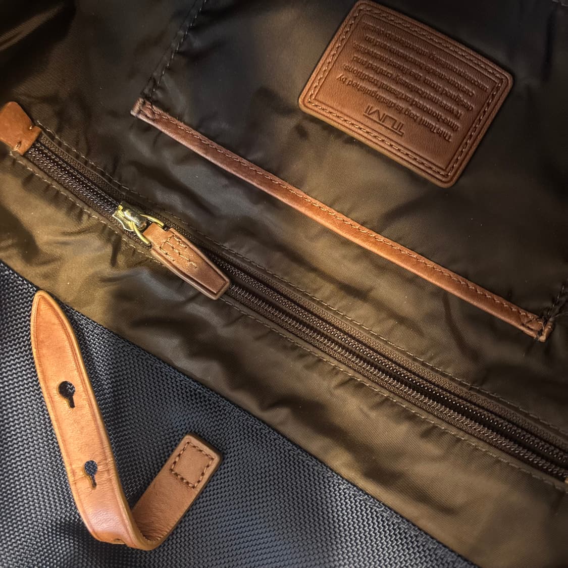 정품 TUMI 나일론 크로스백     상품이미지9