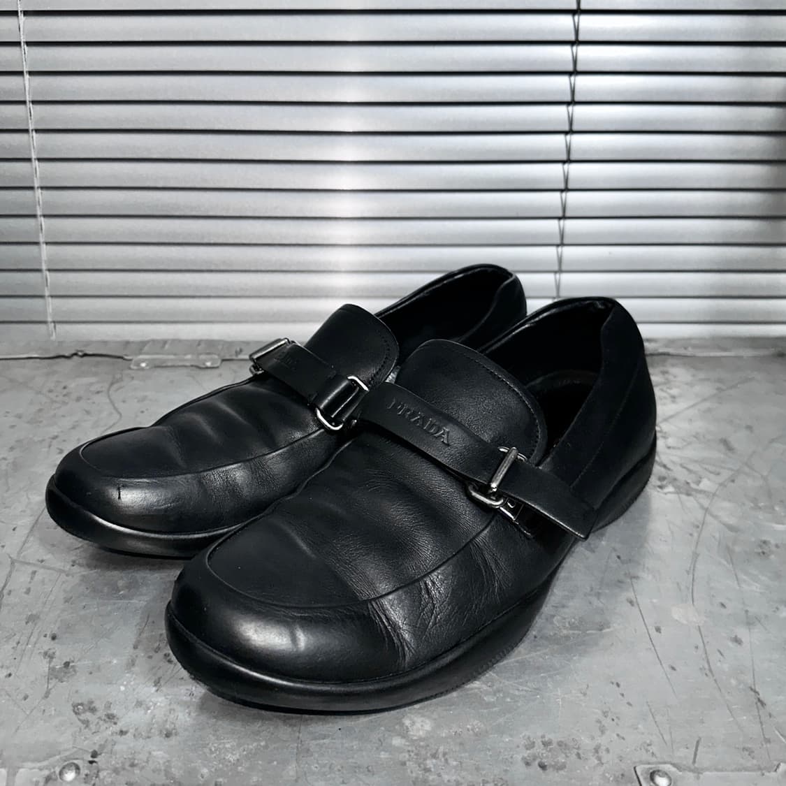 00s 레어 블랙 프라다 스포츠 버클 로퍼 상품이미지3