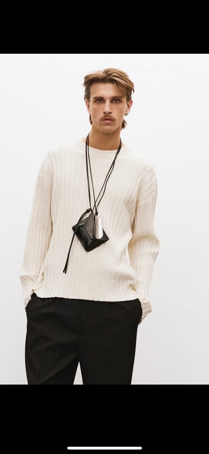 렉토 볼드 립 롱슬리브니트 상품이미지1