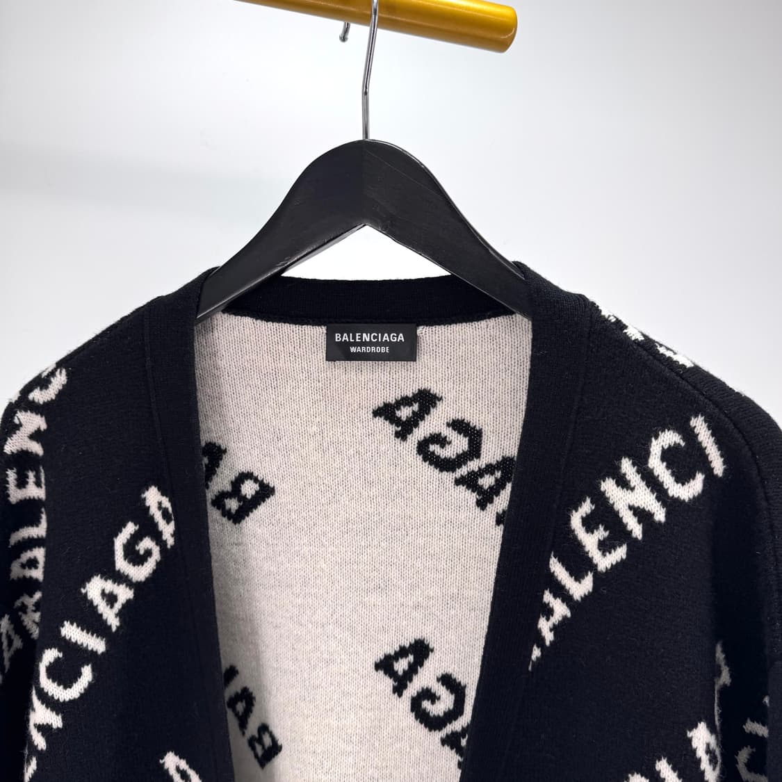 [XL사이즈] 발렌시아가 멀티로고 니트 가디건 블랙 상품이미지7