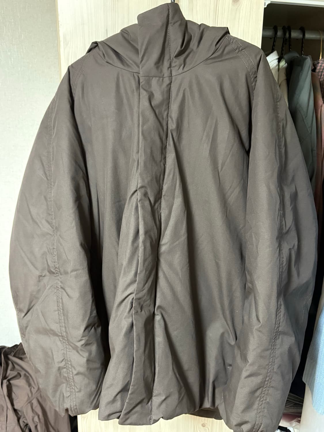 유니클로 U 퍼프테크 볼륨파카 다크 브라운 XL 팝니다 상품이미지2