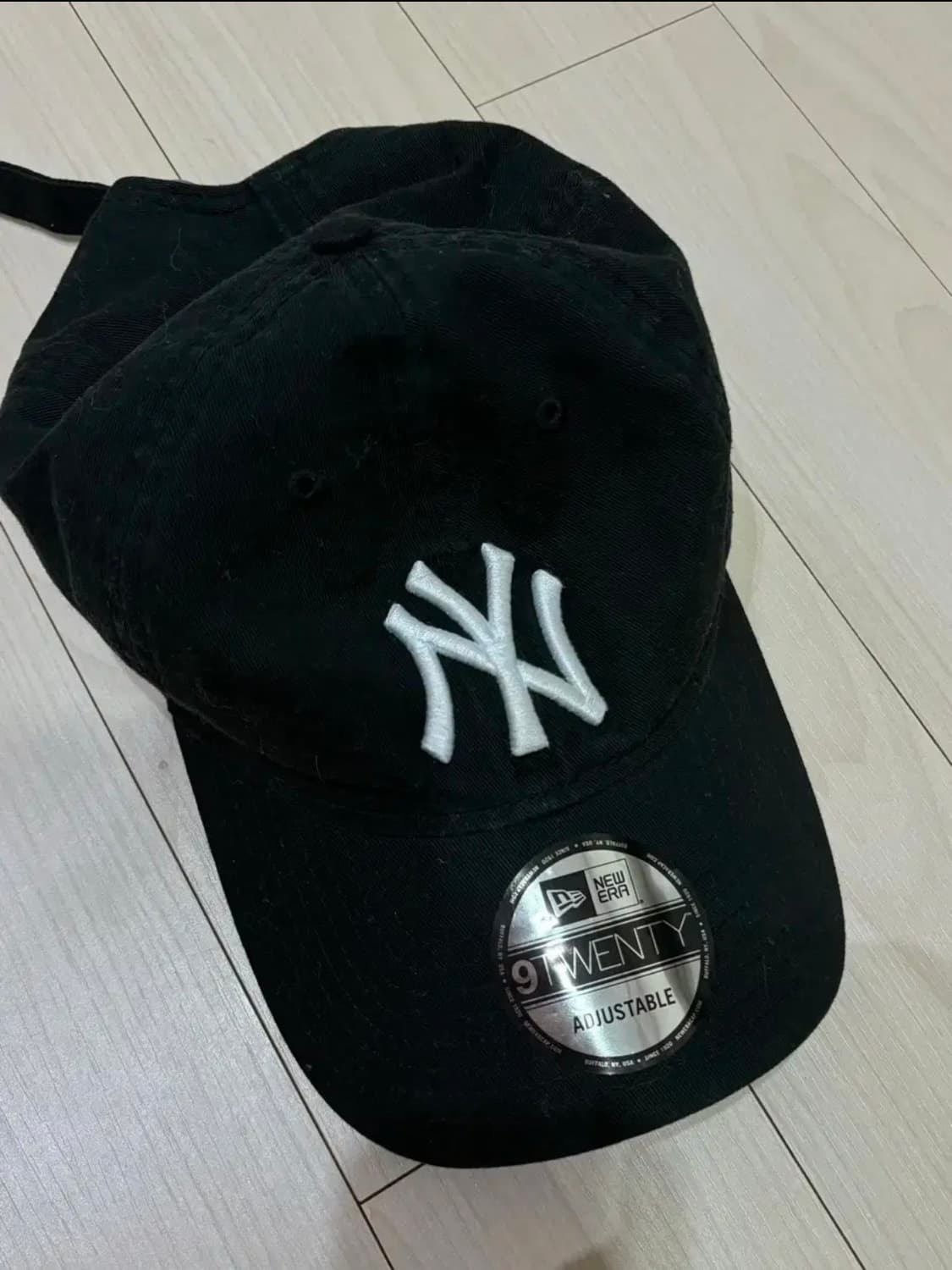 뉴에라 x 모마 뉴욕양키즈 볼캡 블랙 상품이미지1