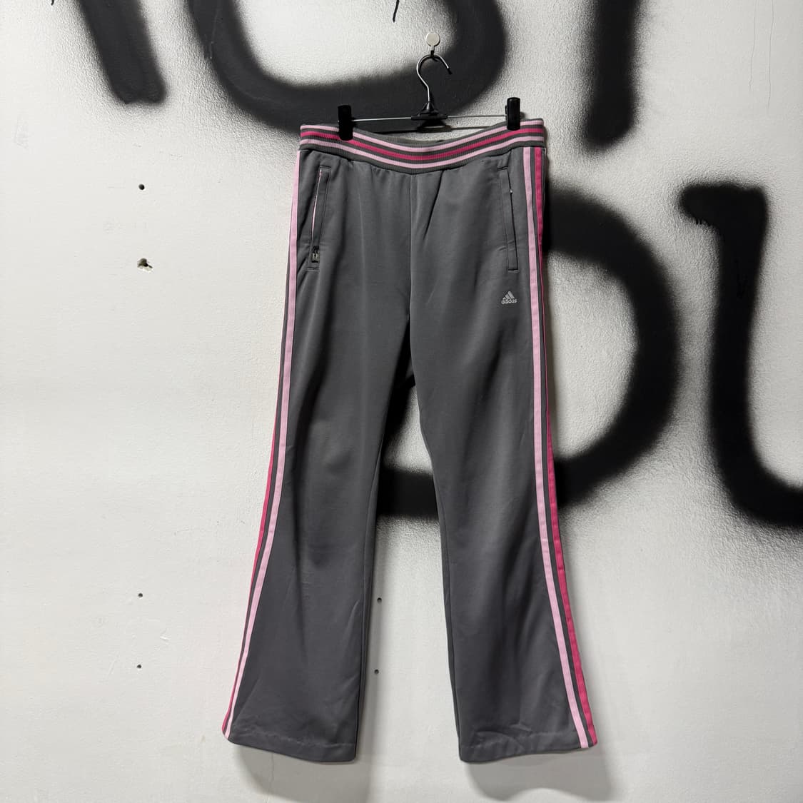 아디다스 핑크 삼선 라인 배색 세미 부츠컷 트랙 팬츠 상품이미지1