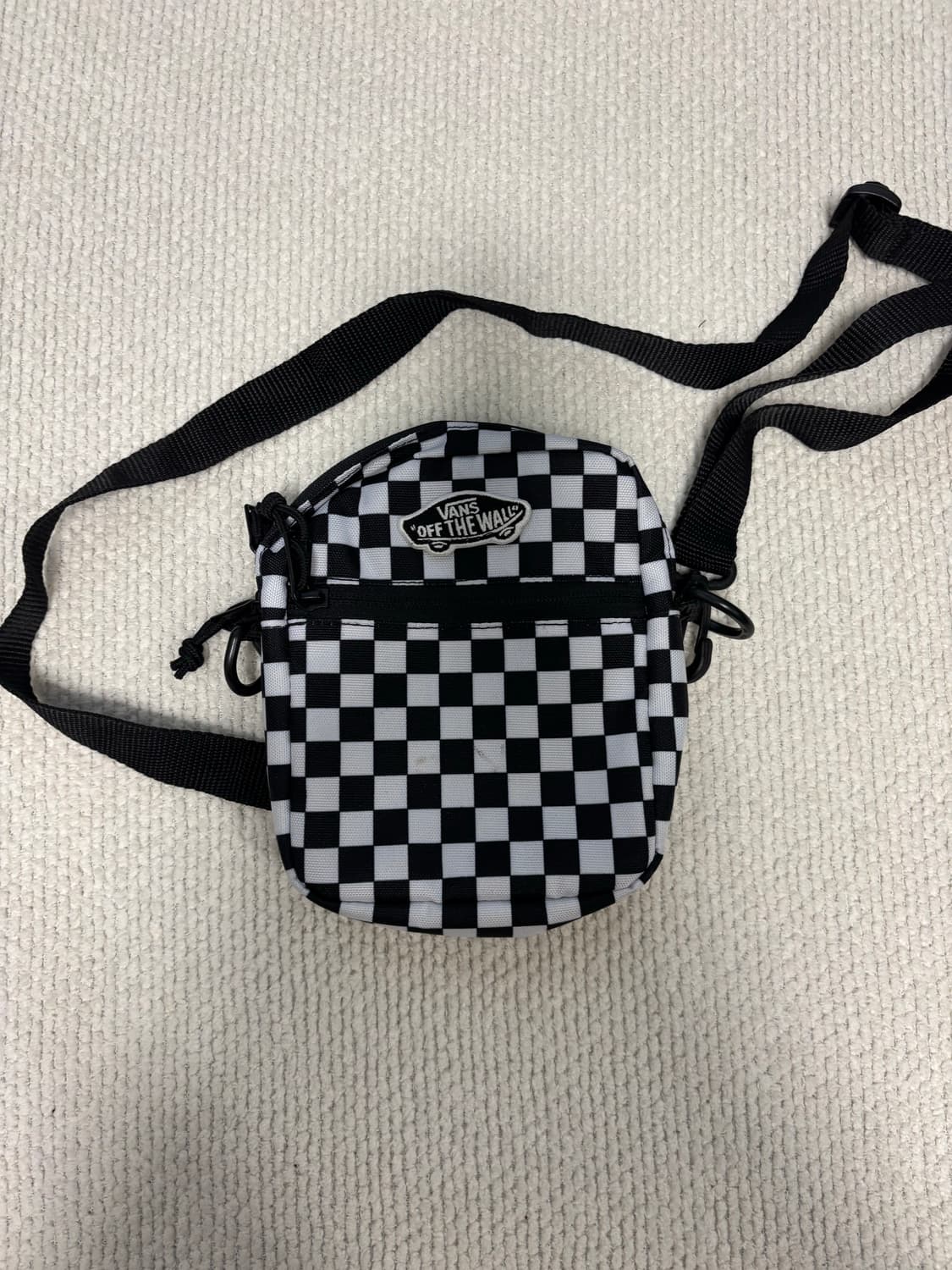 반스 체커 크로스백 상품이미지1